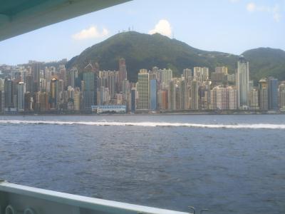 die Skyline von Hongkong vom Ferry Boat aus gemacht auf dem Weg nach ZhongShan